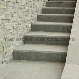 pavimento e scalini in pietra naturale Cenere
